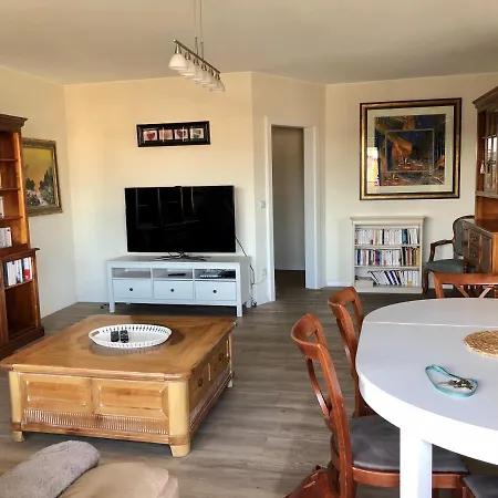 Big Bright Flat And Private Parking